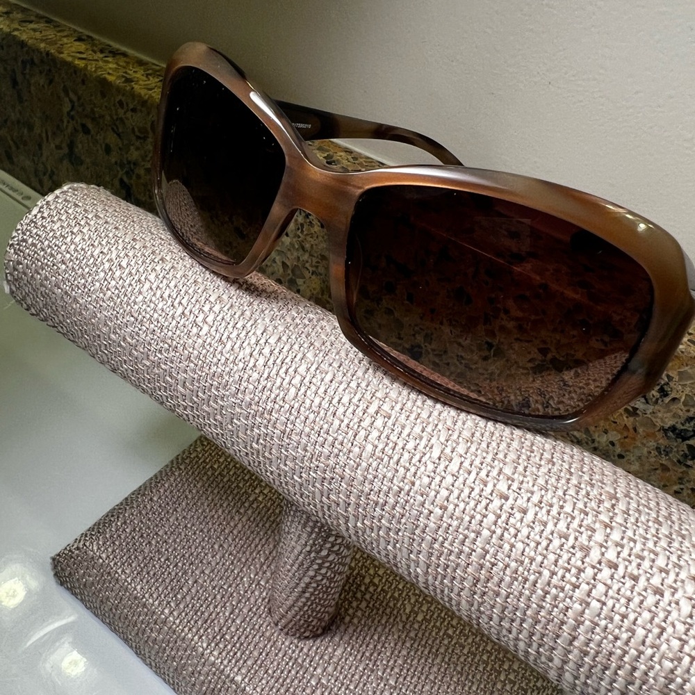 Celine Dion Preowned women’s brown sunglasses and case - Picture 10 of 16